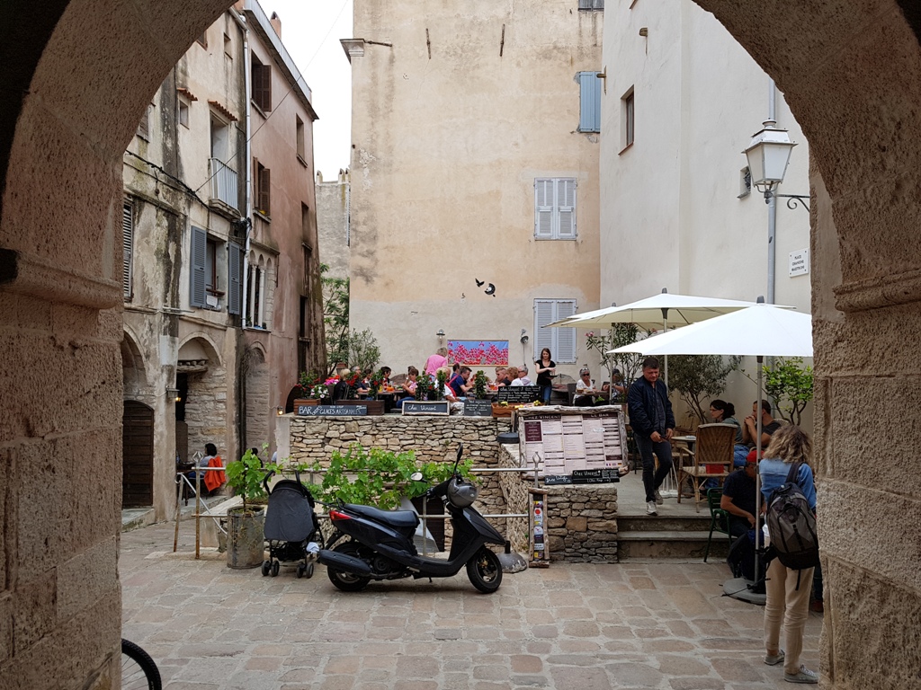 Bonifacio sous la pluie