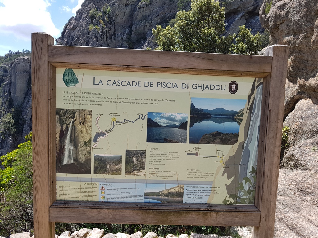 Vers la cascade