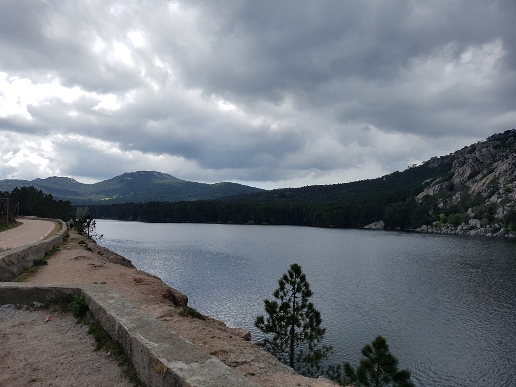 La pluie menace près du lac de l'Ospedale