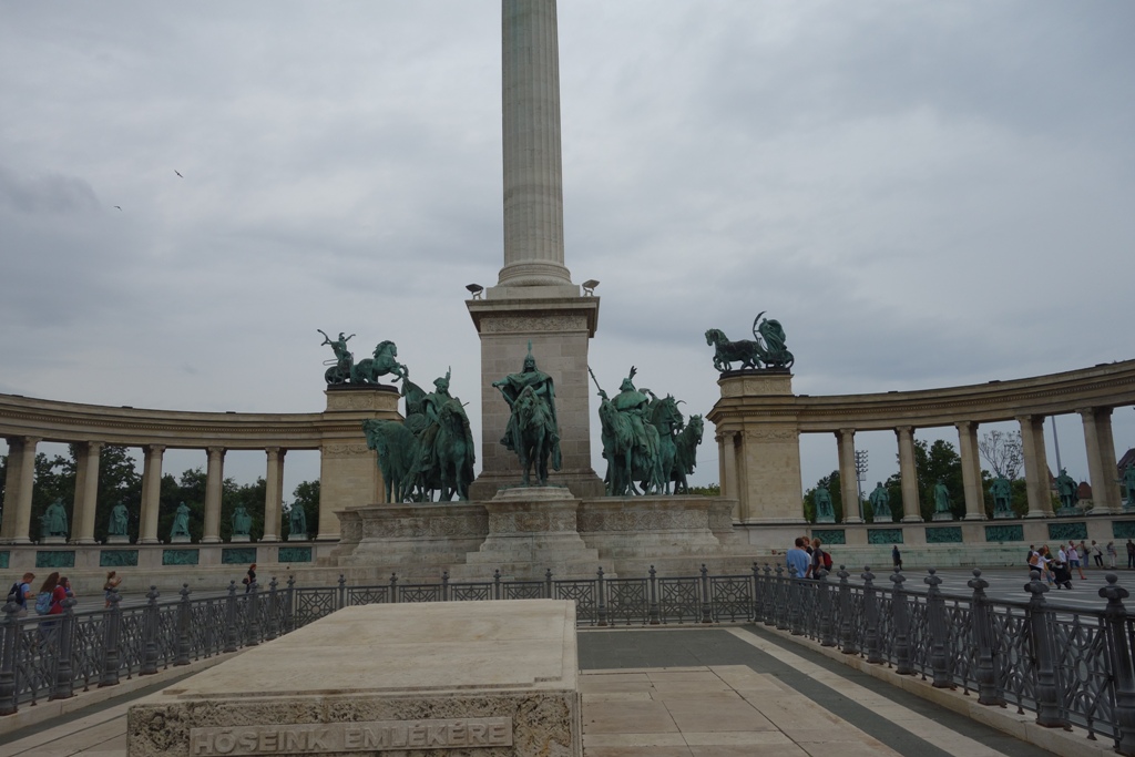 Hősök tere (La place des héros) et le Monument du Millénium