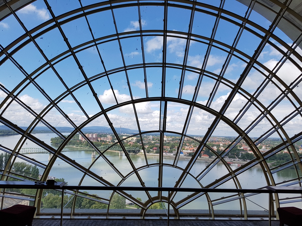 La vue sur le Danube depuis le toit de la Basilique d'Esztergom: