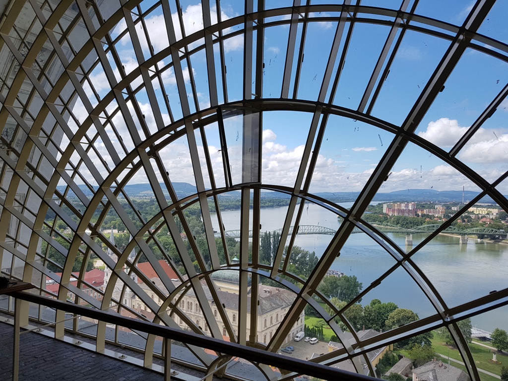 La vue sur le Danube depuis le toit de la Basilique d'Esztergom: