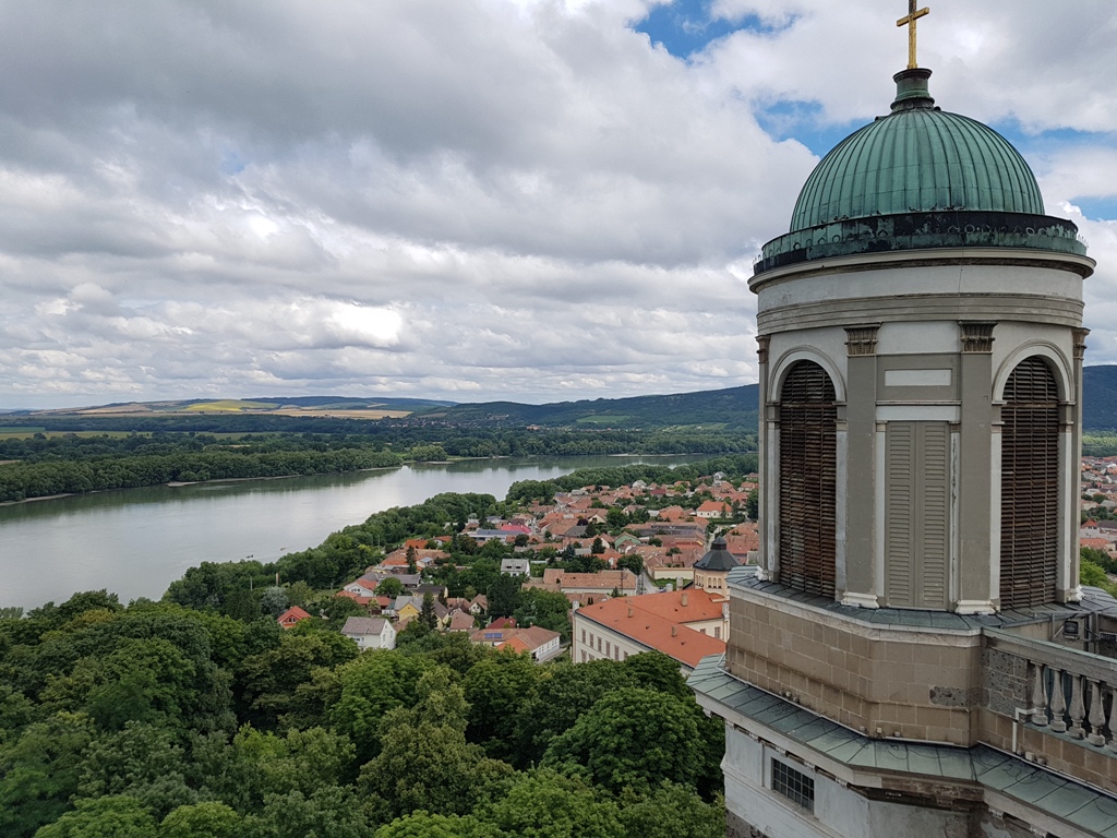 La vue sur le Danube depuis le toit de la Basilique d'Esztergom: