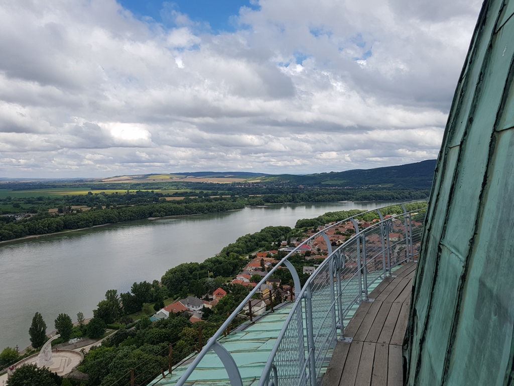 La vue sur le Danube depuis le toit de la Basilique d'Esztergom: